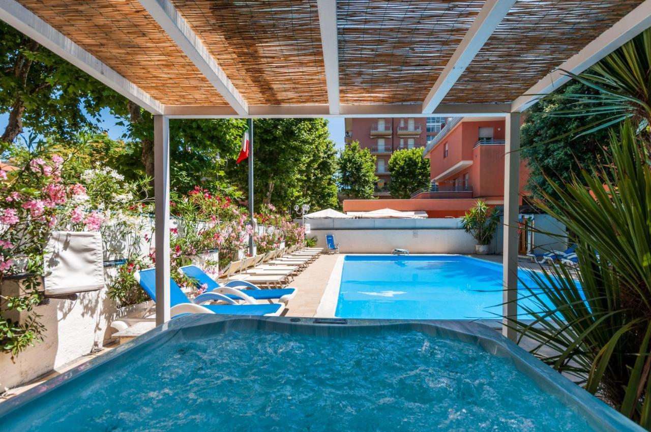 Hotel Carillon Bellaria-Igea Marina Eksteriør billede